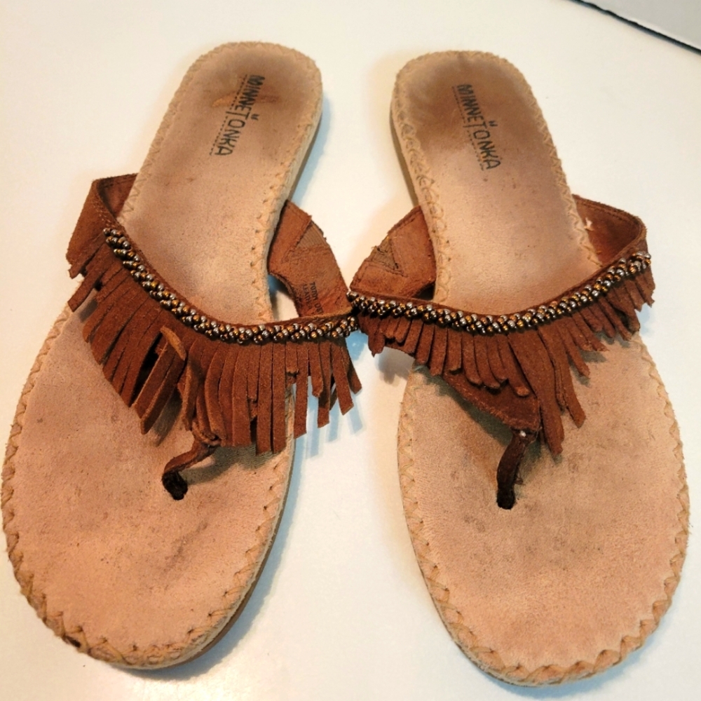 Minnetonka size 10 sandals